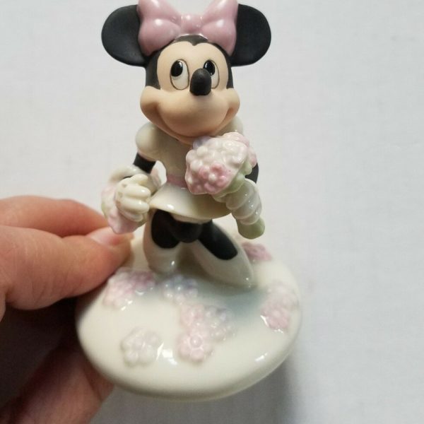 DISNEY - BLOOMS FOR MINNIE FIGURINE