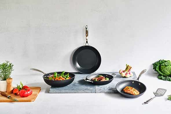 COSY & TRENDY - REVOLUTION SERVEERPAN D24CM